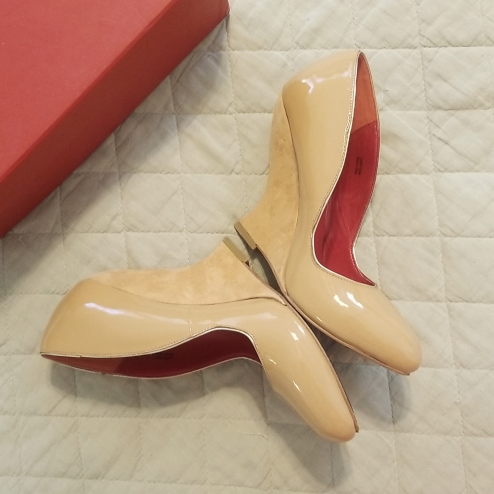 Charles Jourdan Paris Nude Patent Leather Wedge Heels - Picture 5 of 16